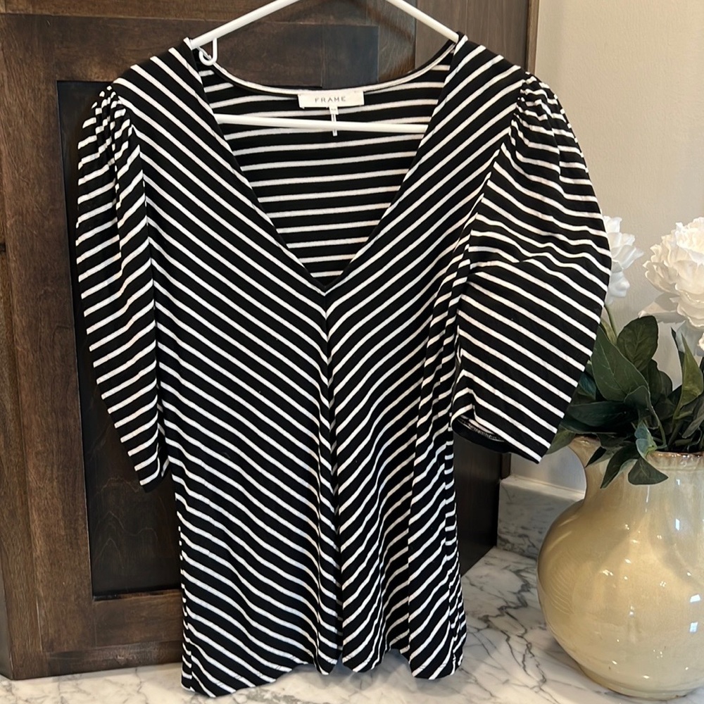Frame v-neck t-shirt